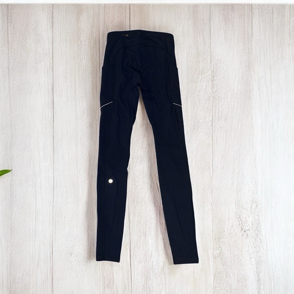 Lululemon Speed Up Mid-Rise Tight 28" in Navy Blue